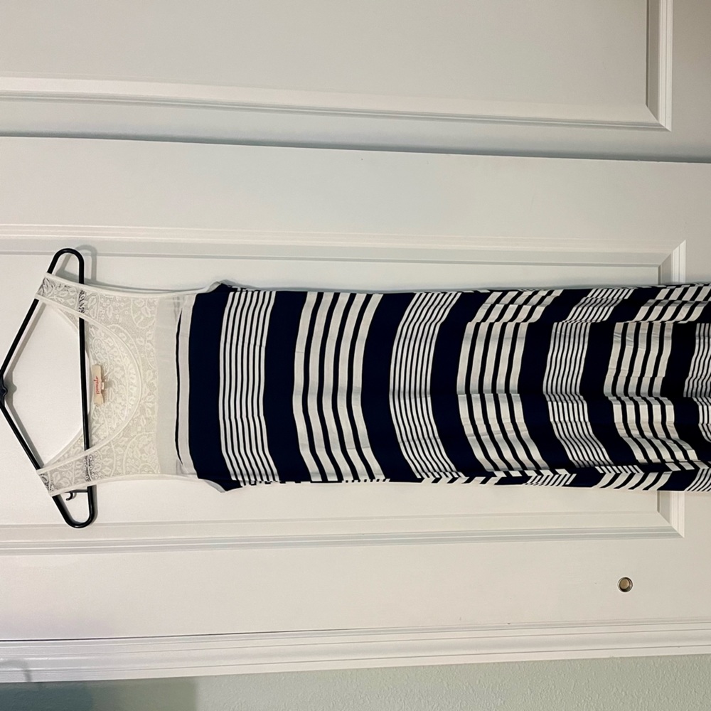 Pomelo Fiona Maxi Dress - navy/white striped dress
Size: S